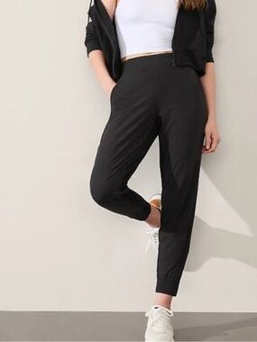 Athleta Black Brooklyn Legacy Mid Rise Jogger Size 6